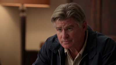 WHITE_COLLAR_-_E4X09_GLOVES_OFF_332.jpg