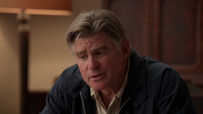 WHITE_COLLAR_-_E4X09_GLOVES_OFF_335.jpg