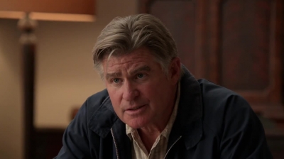 WHITE_COLLAR_-_E4X09_GLOVES_OFF_340.jpg