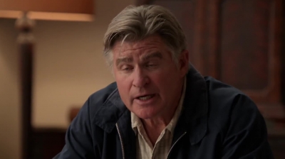 WHITE_COLLAR_-_E4X09_GLOVES_OFF_343.jpg