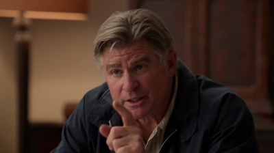 WHITE_COLLAR_-_E4X09_GLOVES_OFF_344.jpg