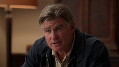 WHITE_COLLAR_-_E4X09_GLOVES_OFF_345.jpg