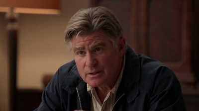 WHITE_COLLAR_-_E4X09_GLOVES_OFF_349.jpg