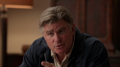 WHITE_COLLAR_-_E4X09_GLOVES_OFF_351.jpg