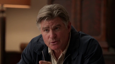 WHITE_COLLAR_-_E4X09_GLOVES_OFF_352.jpg