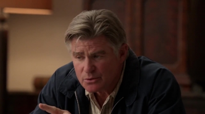 WHITE_COLLAR_-_E4X09_GLOVES_OFF_356.jpg