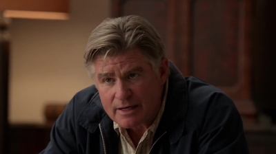 WHITE_COLLAR_-_E4X09_GLOVES_OFF_357.jpg