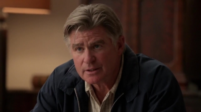 WHITE_COLLAR_-_E4X09_GLOVES_OFF_359.jpg