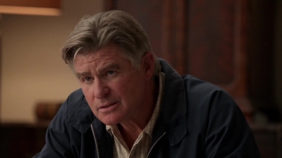 WHITE_COLLAR_-_E4X09_GLOVES_OFF_362.jpg