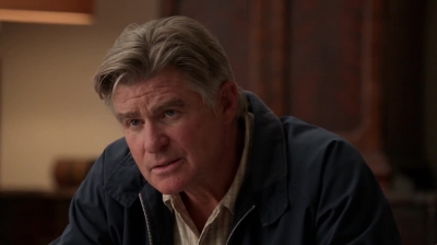 WHITE_COLLAR_-_E4X09_GLOVES_OFF_363.jpg