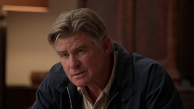 WHITE_COLLAR_-_E4X09_GLOVES_OFF_365.jpg