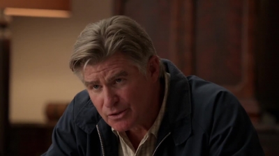 WHITE_COLLAR_-_E4X09_GLOVES_OFF_367.jpg
