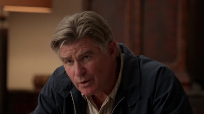 WHITE_COLLAR_-_E4X09_GLOVES_OFF_368.jpg