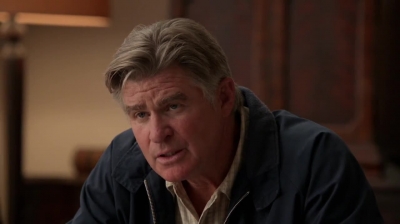 WHITE_COLLAR_-_E4X09_GLOVES_OFF_372.jpg