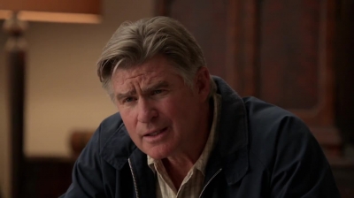 WHITE_COLLAR_-_E4X09_GLOVES_OFF_376.jpg