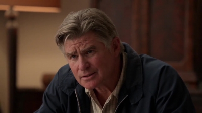 WHITE_COLLAR_-_E4X09_GLOVES_OFF_379.jpg