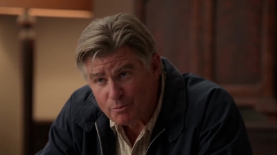 WHITE_COLLAR_-_E4X09_GLOVES_OFF_380.jpg