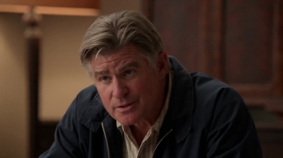 WHITE_COLLAR_-_E4X09_GLOVES_OFF_383.jpg