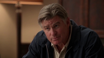 WHITE_COLLAR_-_E4X09_GLOVES_OFF_392.jpg