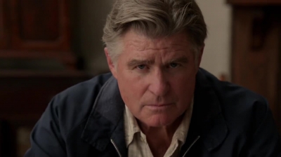 WHITE_COLLAR_-_E4X09_GLOVES_OFF_399.jpg