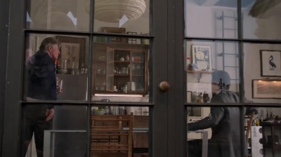 WHITE_COLLAR_-_E4X09_GLOVES_OFF_402.jpg