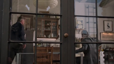 WHITE_COLLAR_-_E4X09_GLOVES_OFF_403.jpg