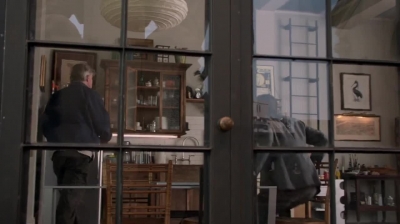 WHITE_COLLAR_-_E4X09_GLOVES_OFF_405.jpg