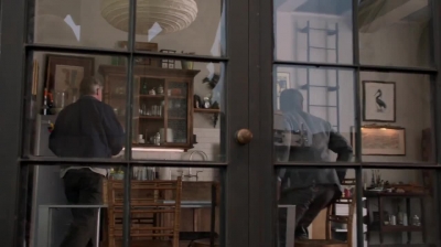 WHITE_COLLAR_-_E4X09_GLOVES_OFF_406.jpg