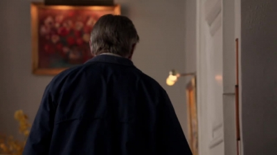 WHITE_COLLAR_-_E4X09_GLOVES_OFF_418.jpg