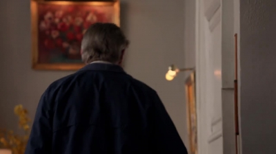 WHITE_COLLAR_-_E4X09_GLOVES_OFF_419.jpg