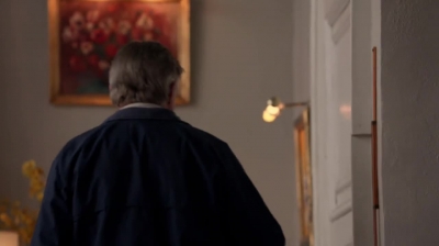 WHITE_COLLAR_-_E4X09_GLOVES_OFF_420.jpg