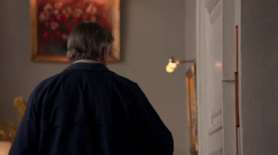 WHITE_COLLAR_-_E4X09_GLOVES_OFF_421.jpg