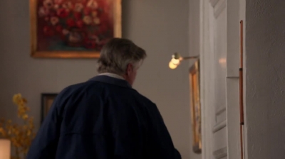 WHITE_COLLAR_-_E4X09_GLOVES_OFF_423.jpg