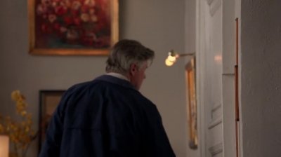 WHITE_COLLAR_-_E4X09_GLOVES_OFF_424.jpg