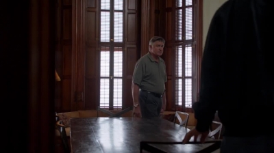 WHITE_COLLAR_-_E4X09_GLOVES_OFF_445.jpg