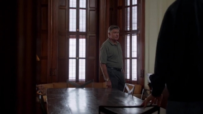 WHITE_COLLAR_-_E4X09_GLOVES_OFF_446.jpg