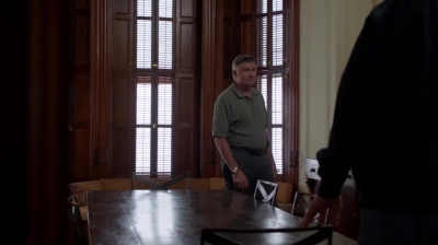 WHITE_COLLAR_-_E4X09_GLOVES_OFF_448.jpg