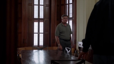 WHITE_COLLAR_-_E4X09_GLOVES_OFF_449.jpg