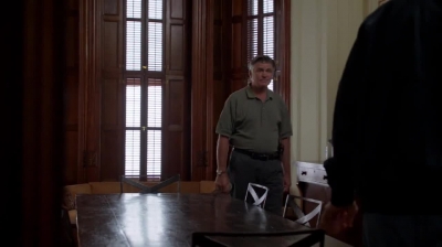 WHITE_COLLAR_-_E4X09_GLOVES_OFF_450.jpg