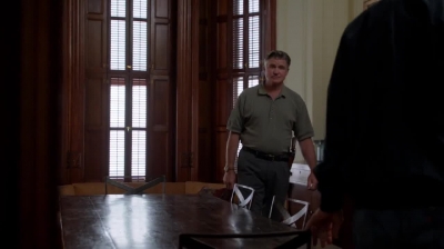 WHITE_COLLAR_-_E4X09_GLOVES_OFF_453.jpg