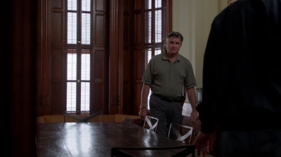 WHITE_COLLAR_-_E4X09_GLOVES_OFF_454.jpg
