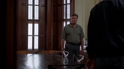 WHITE_COLLAR_-_E4X09_GLOVES_OFF_455.jpg