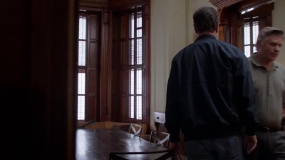 WHITE_COLLAR_-_E4X09_GLOVES_OFF_467.jpg