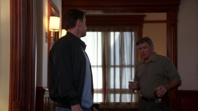 WHITE_COLLAR_-_E4X09_GLOVES_OFF_469.jpg