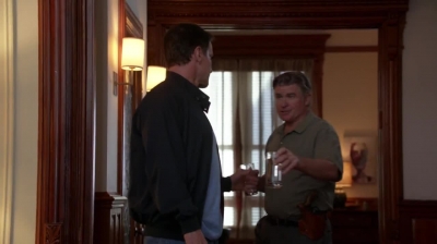 WHITE_COLLAR_-_E4X09_GLOVES_OFF_472.jpg