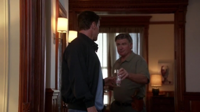 WHITE_COLLAR_-_E4X09_GLOVES_OFF_473.jpg