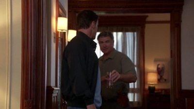 WHITE_COLLAR_-_E4X09_GLOVES_OFF_474.jpg