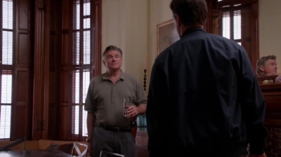 WHITE_COLLAR_-_E4X09_GLOVES_OFF_481.jpg