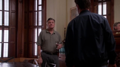 WHITE_COLLAR_-_E4X09_GLOVES_OFF_485.jpg