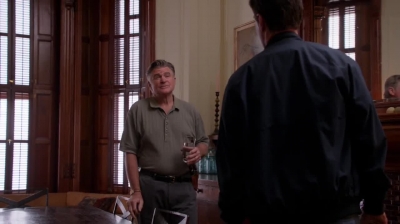 WHITE_COLLAR_-_E4X09_GLOVES_OFF_486.jpg